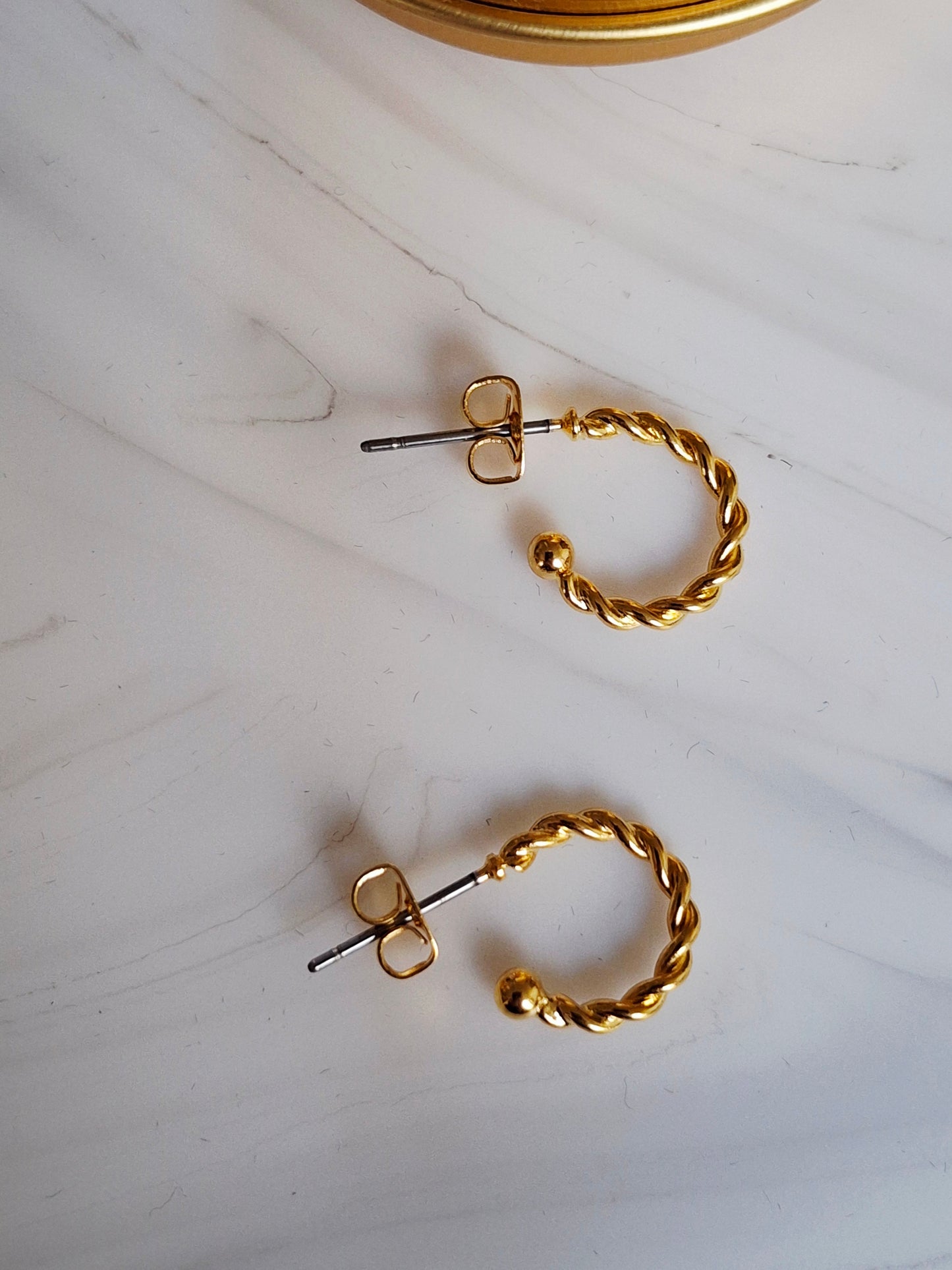 Mini créoles Marine corde torsadée avec petite boule